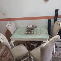 فروش فوری میز و صندلی نهارخوری ۴ نفره رنگ کرم