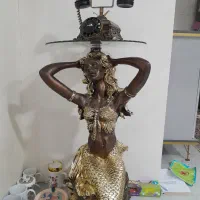 دکوری زن و تلفن برنجی