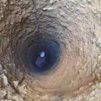 مقنی چاه کن  لایروبی چاه فاضلاب