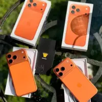 دو عدد آیفون ۱۷ طرح کپی