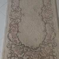 یک عدد فرش گل دار در حد نو