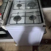 گاز ۴ شعله سالم کابین دار در حد نو