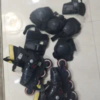 دو ست اسکیت به همراه متعلقات