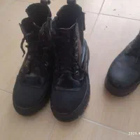 سه جفت نیم بوت یک جفت کتانی|کفش و لباس بچه|اسفراین, |دیوار