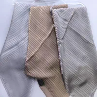 تعدادی شال و روسری لباس زیر و لباس|لباس|سنندج, |دیوار