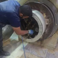 نیازمند فنی کار تعمیر و نگهداری دستگاه صنعتی