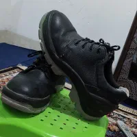 یک جفت. کفش ایمنی سایز۴۱ سالم درحد عالی