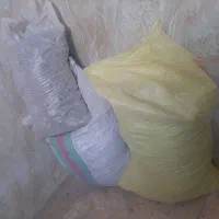 سه کیسه کود کبوتر+۶عددمرغ+۲۵تا کبوتر