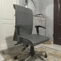 صندلی اداری در حد نو