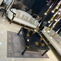 به یک فروشنده و یک خانم منشی مبلمان محدوده دلاوران