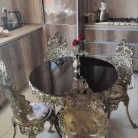 میز ناهارخوری و ساعت ایستاده طرح برنز