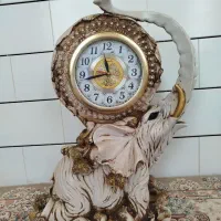 ساعت فانتزی کنار سالنی