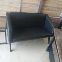 فروش یک دست مبل ۴ نفره نو و یک میز و صندلی