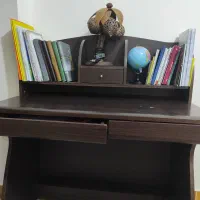 میز تحریر و صندلی چرخدار و جک دار