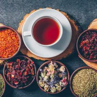 دمنوش ها و سرم های گیاهی/ سلامتی زیبایی طبیعی