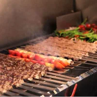 نیروی خدماتی خانوم