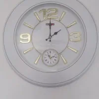 ساعت دیواری سفید و قهوه ای