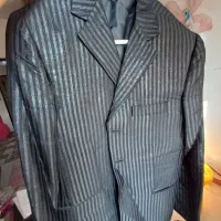 یک دست کت و جلیقه و دو شلوار در حد نو .