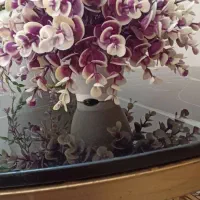 دوتا گلدان گل مصنوعی بهمراه یک گلدان تزیینی نوی نو|گل مصنوعی|تربت‌حیدریه, شهرک ولیعصر|دیوار