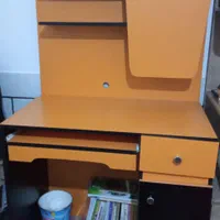 میز تحریر با صندلی چرخ دار