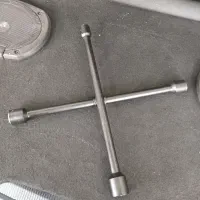 آچار چرخ صلیبی چهار پر