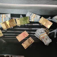 یورو و دلار کلکسیونی و تزیینی ( روکش آب طلا )|کلکسیون سکه، تمبر، اسکناس|کرج, شهرک بنفشه|دیوار