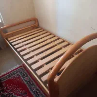 تخت و میز تحریر و صندلی