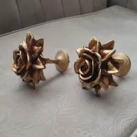 گل میخ پرده