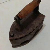 اتو ذغالی قدمت دار