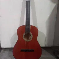 گیتار سالم نو یک سال خریدم اما استفاده نکردم