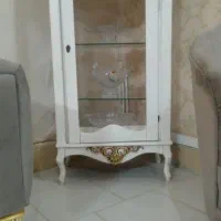 گنجه چوبی سفید فقط  شیشه بیرونش شکسته‌قیمت۷۰۰