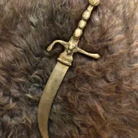 خنجر برنج کهن