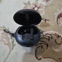 یک عدد از هندزفری گم شده