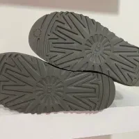 کفش|کیف، کفش، کمربند|تربت جام, شهید غلام زاده|دیوار