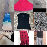 تعداد زیادی لباس دخترانه و زنانه