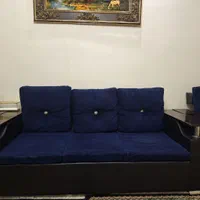 مبلمان راحتی چرم مشکی وتوسن  و نشیمن سرمه ای ای