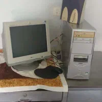کامپیوتر کاملا سالم با میز