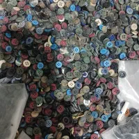 دکمه لباس مردانه