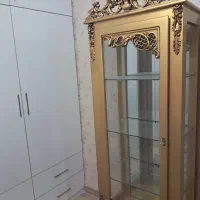 بوفه  و ساعت  ایستاده