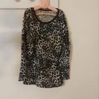 شلوار لی و بلوز زنانه