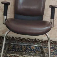 سه عدد صندلی سالم و محکم و بادوام