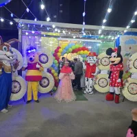 تن پوش به همراه اجرا کننده