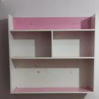 میز التحریر و کتابخانه