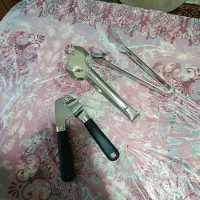 انبر سالاد و سیر له کن