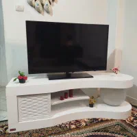 میز تلویزیون چراغ دار صحیح و سالم در حد