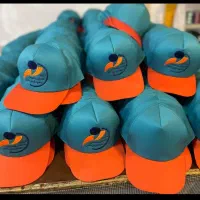 خریدارانواع کلاهای سایه بان پشت پارچه تبلیغاتی