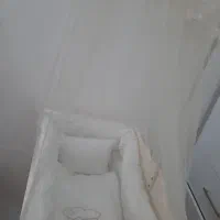 تخت کنار مادر