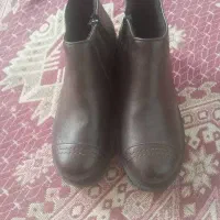 نیم بوت زنانه|کیف، کفش، کمربند|شیراز, لب آب|دیوار