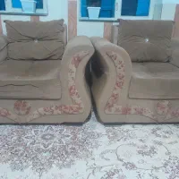 دو عدد مبل و یک عدد میز تلوزیون