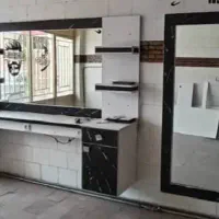 آیینه قدی و میز و آیینه کنسول آرایشگاه مردانه